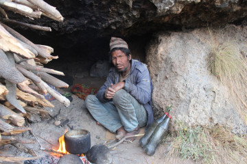 छाेराहरू बिते, श्रीमती अर्कैसँग हिँडिन्, आफन्तकाे पनि हेला अनि ओढारमा बास